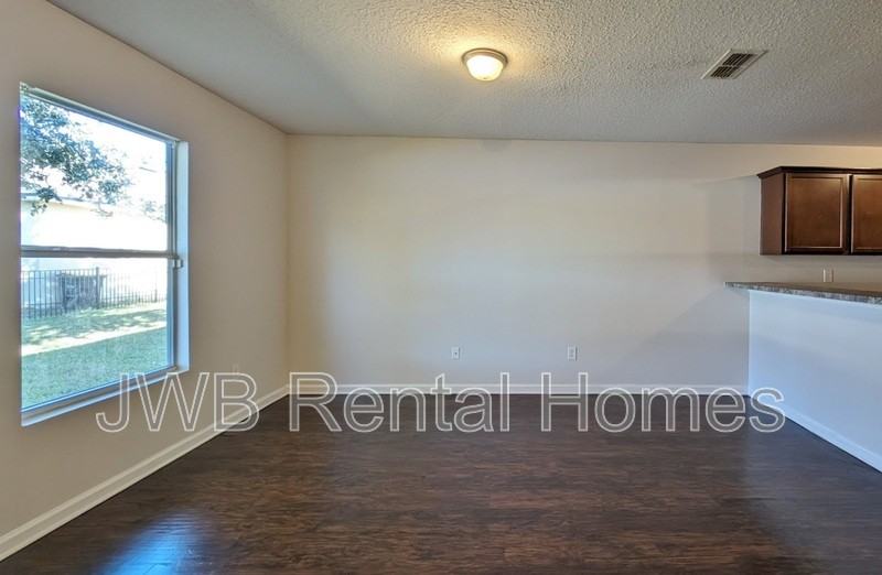 5512 Village Pond Cir - Photo 5 of 14