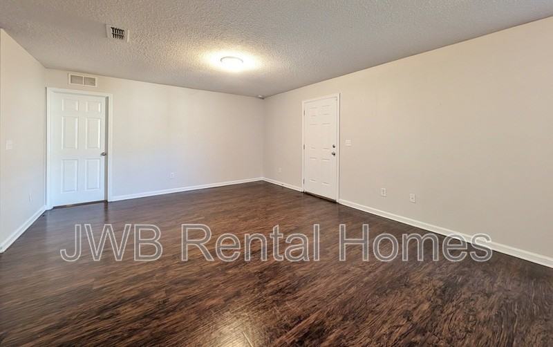 5512 Village Pond Cir - Photo 7 of 14