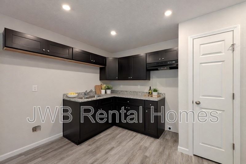 3015 Dignan St - Photo 4 of 13