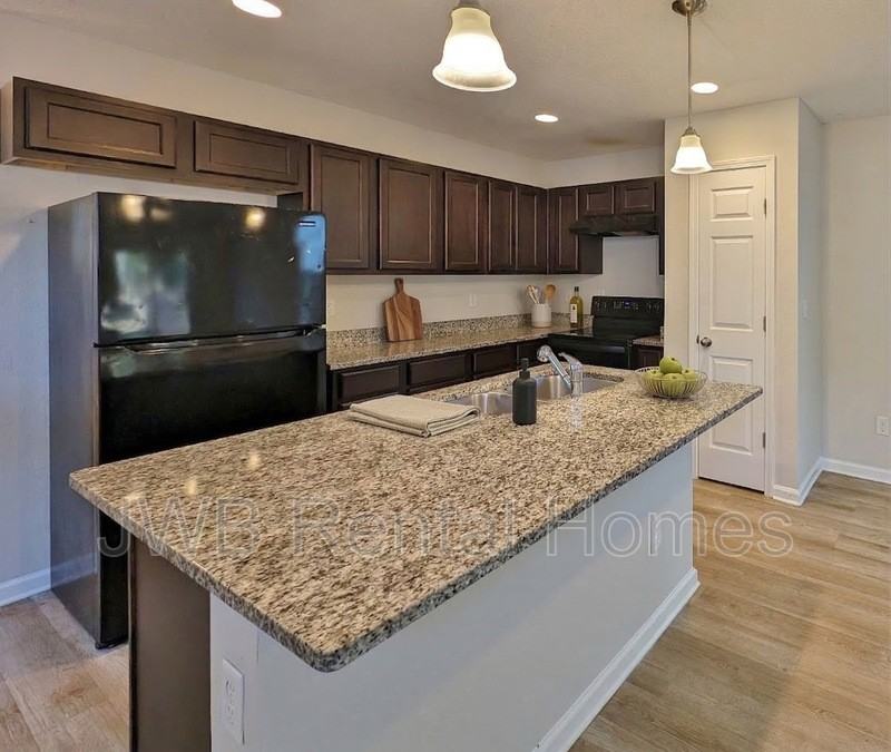 8329 Free Ave - Photo 4 of 14