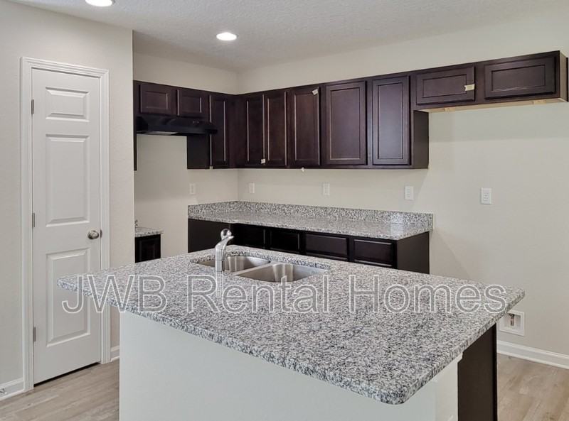 8737 Dandy Ave - Photo 2 of 12