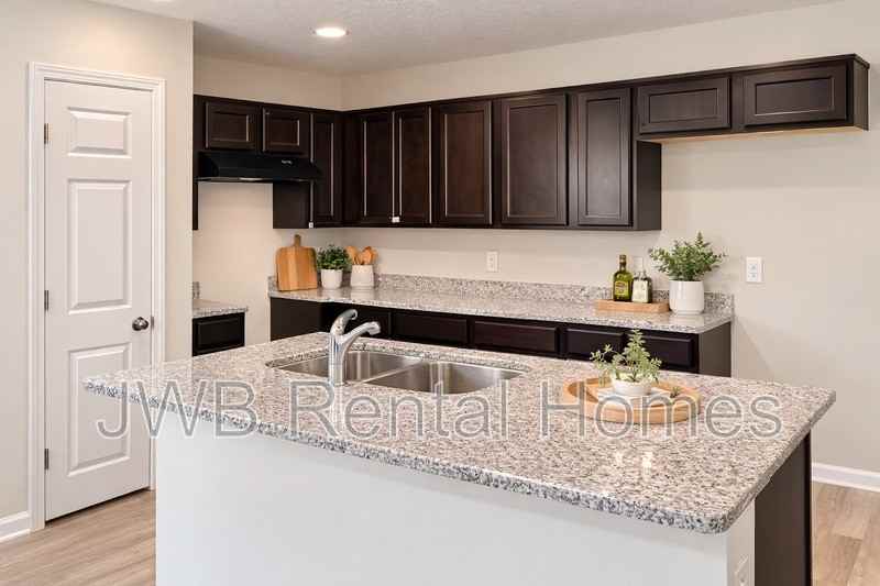 8737 Dandy Ave - Photo 3 of 12