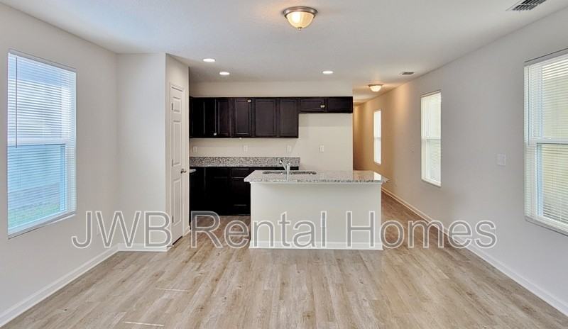 8737 Dandy Ave - Photo 4 of 12