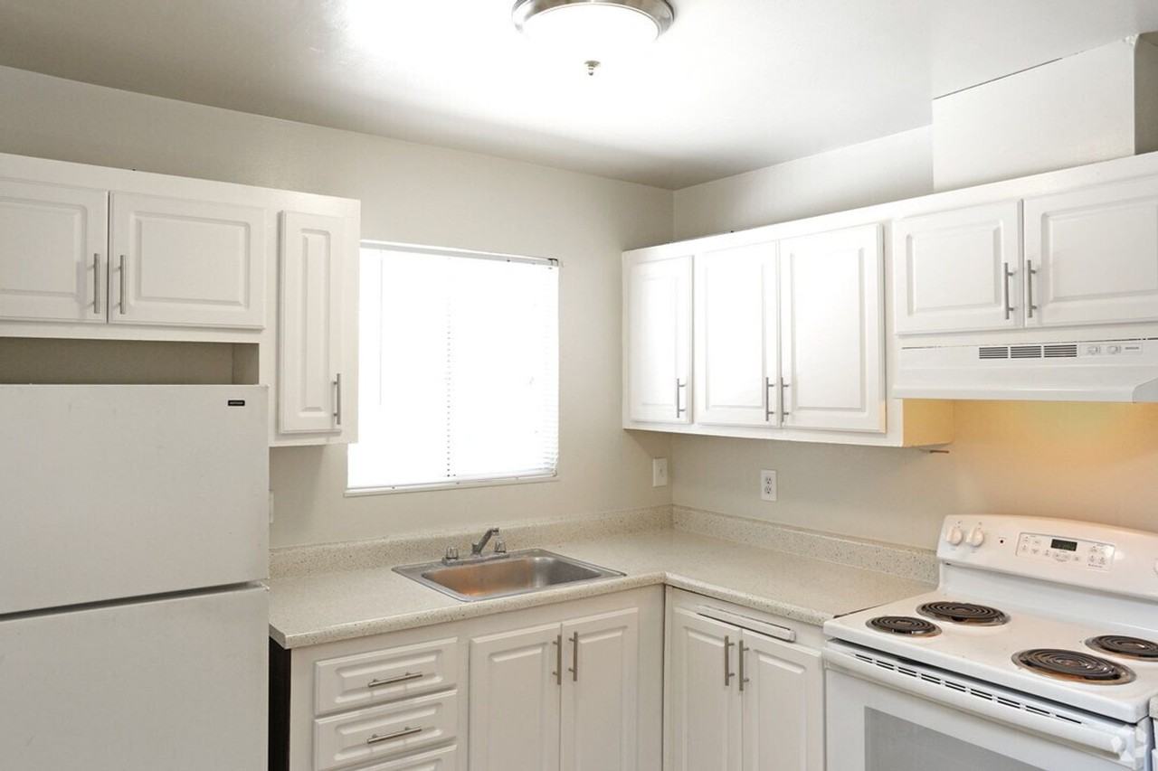 2451 Olivera Rd - Photo 3 of 36