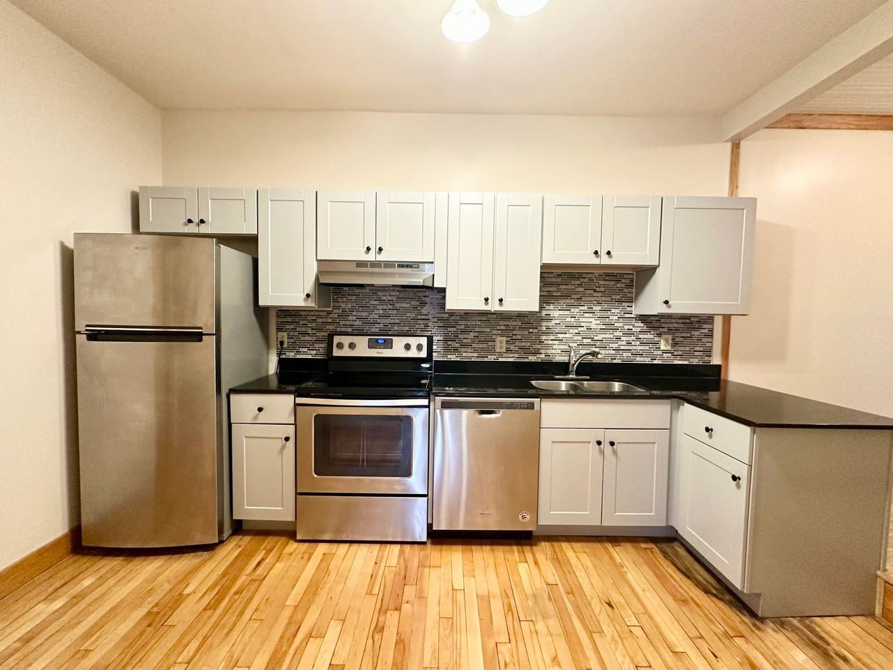 Emerson Manor Flats - Photo 3 of 14