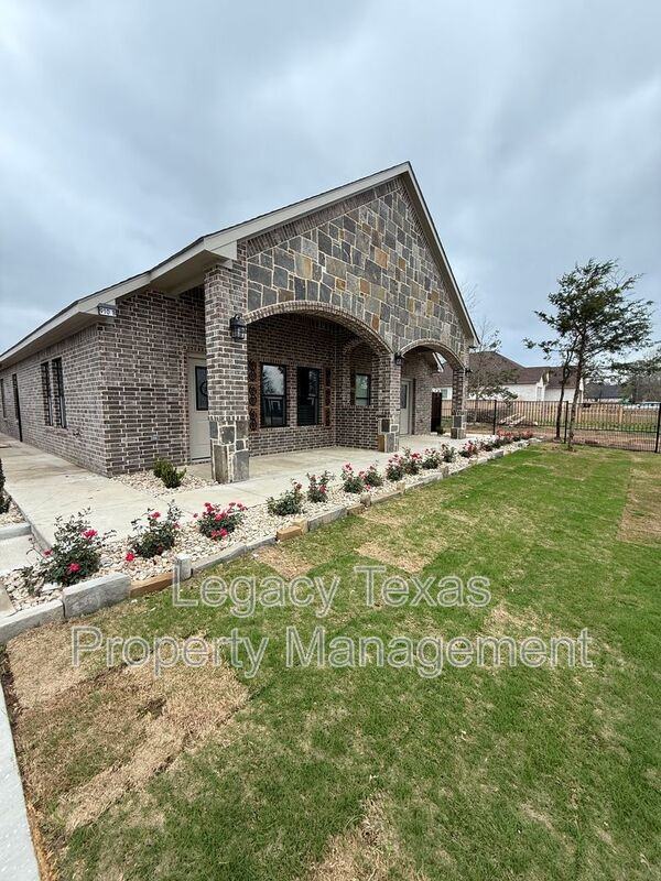 910 Fuller Ave - Photo 2 of 42