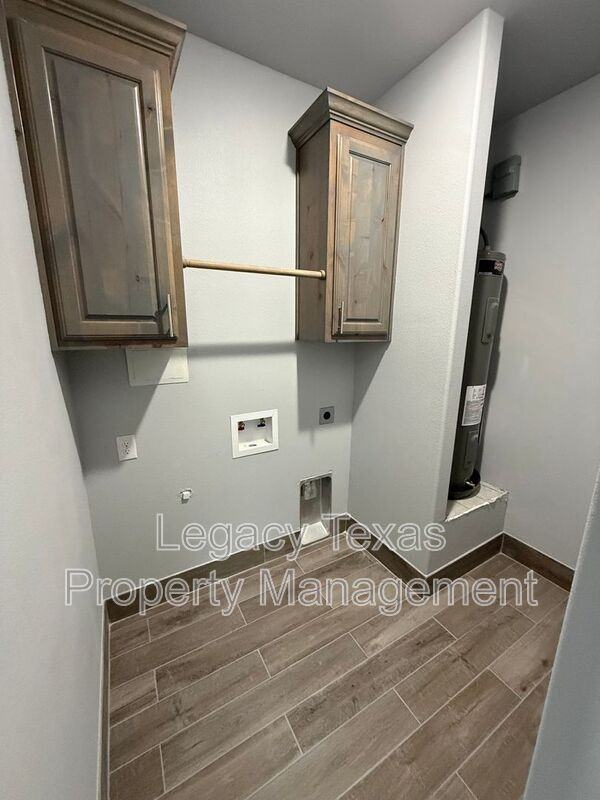 910 Fuller Ave - Photo 4 of 42