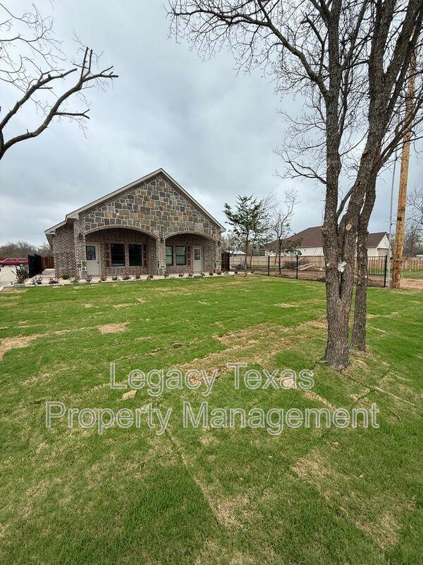 910 Fuller Ave - Photo 2 of 47