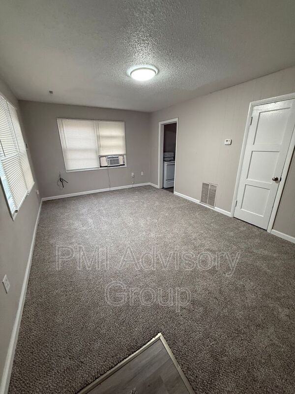 218 Se Pinecrest Dr - Photo 2 of 8