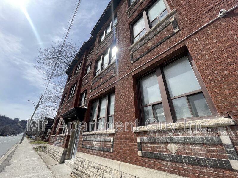 44 Victoria Ave S #303 - Photo 2 of 6