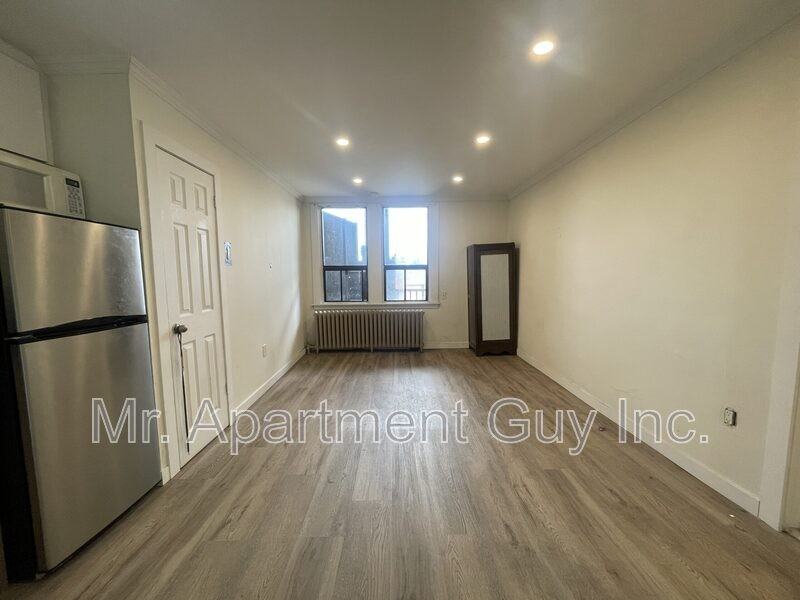 44 Victoria Ave S #303 - Photo 3 of 6