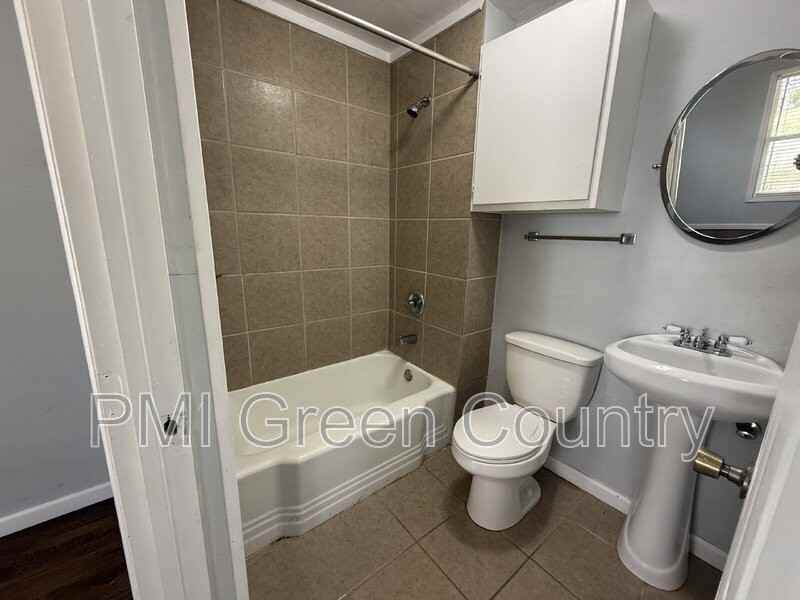 1139 S Yorktown Ave - Photo 7 of 15