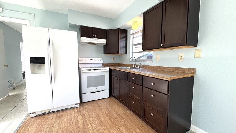 215 N Wild Olive Ave #3 - Photo 5 of 11