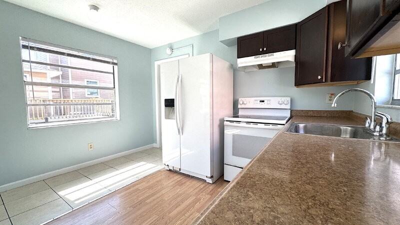 215 N Wild Olive Ave #3 - Photo 6 of 11