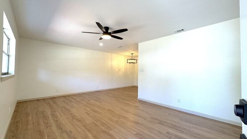 1239 S Flagler Ave - Photo 4 of 18