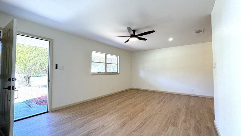 1239 S Flagler Ave - Photo 5 of 18