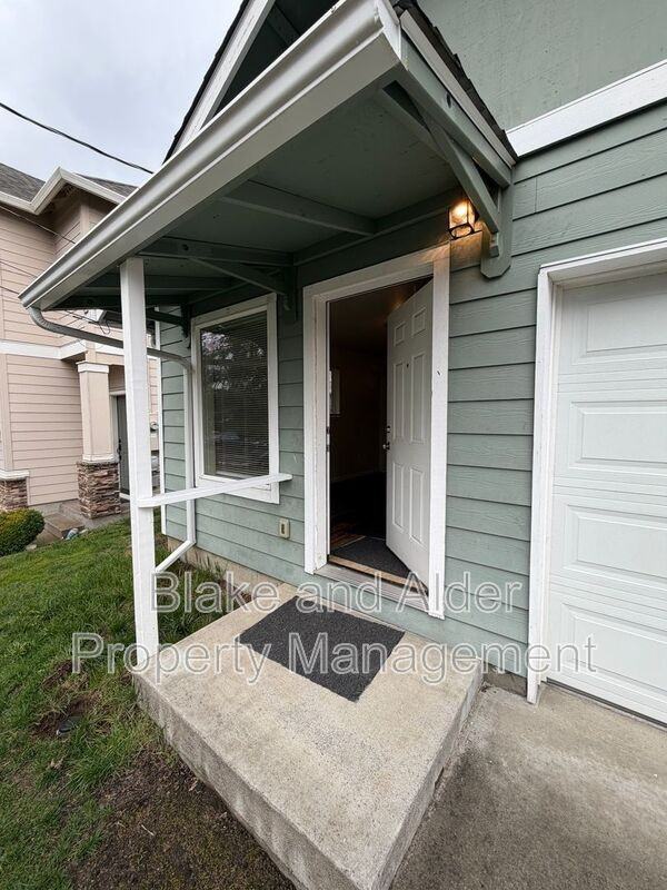 13637 Se Center St - Photo 2 of 14