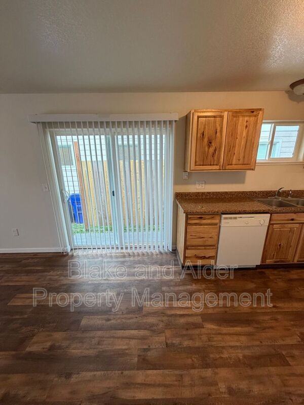 13637 Se Center St - Photo 5 of 14