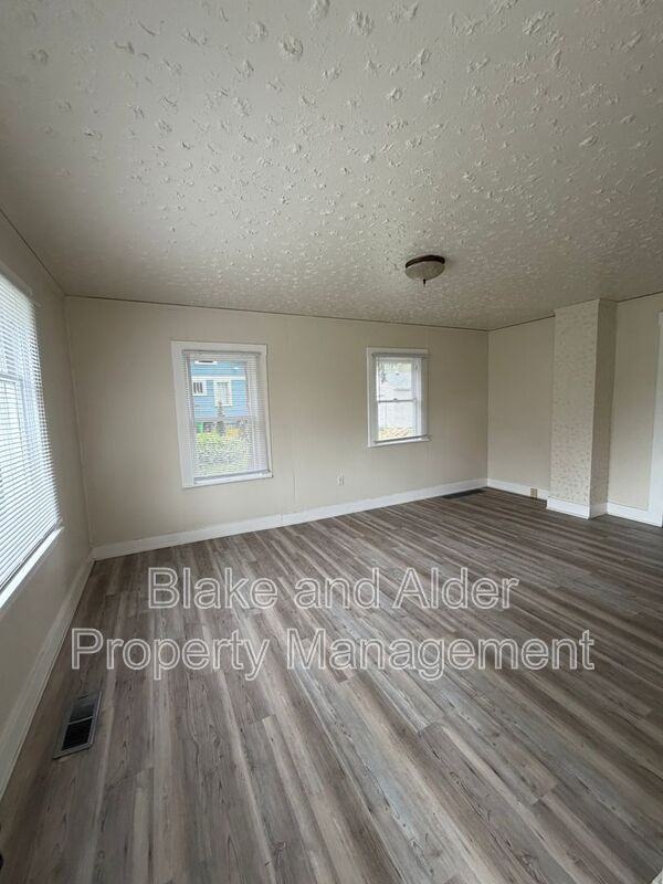 5923 Se Harold St - Photo 2 of 14