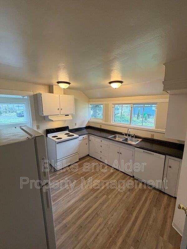 5923 Se Harold St - Photo 5 of 14