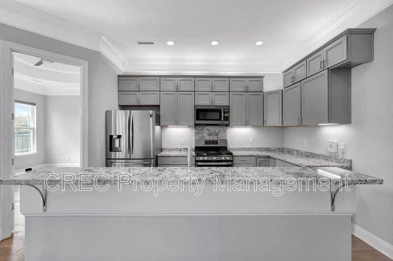 1339 Winterberry Ave - Photo 5 of 38