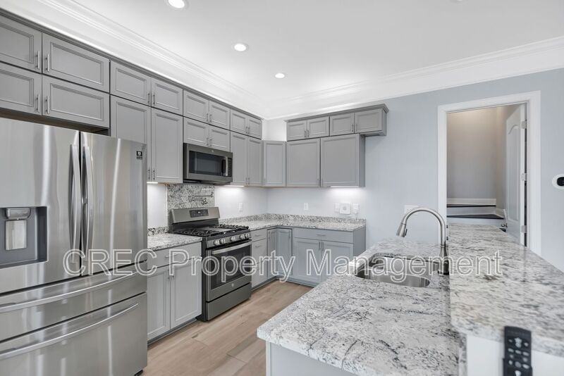 1339 Winterberry Ave - Photo 4 of 38