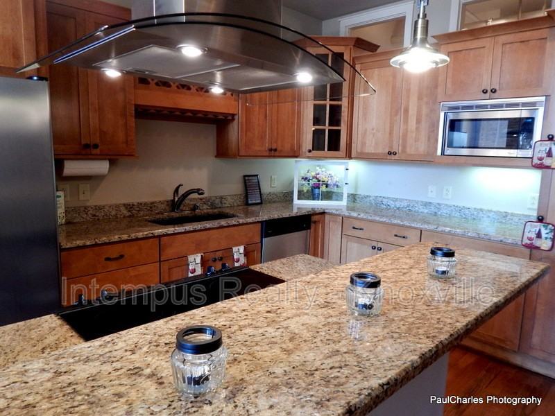 402 S Gay St - Photo 3 of 30