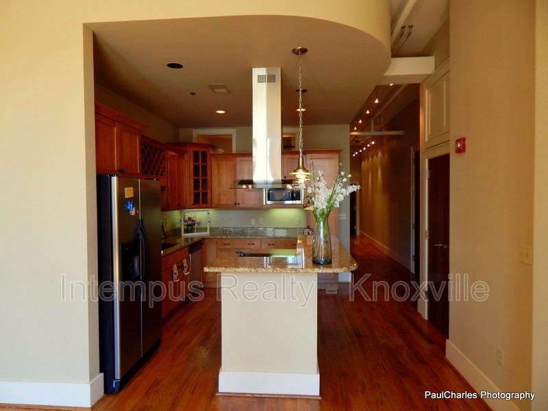 402 S Gay St - Photo 6 of 30