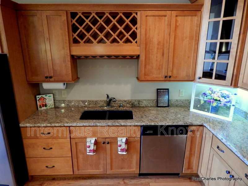 402 S Gay St - Photo 7 of 30