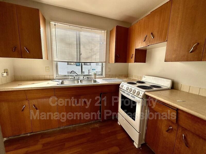 11832-105 Street Nw #101 - Photo 2 of 4