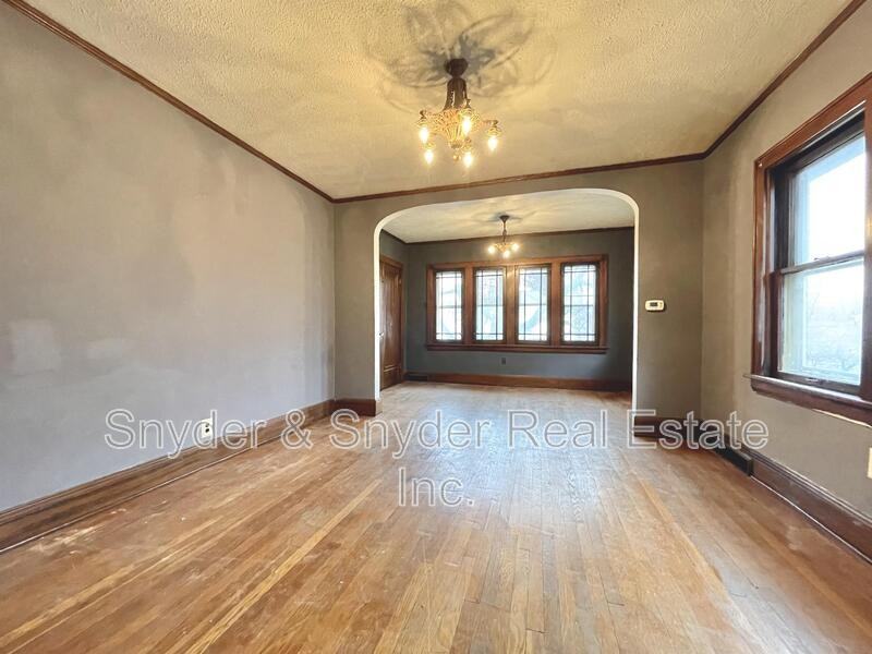 689 Schiller Ave #4 - Photo 2 of 10