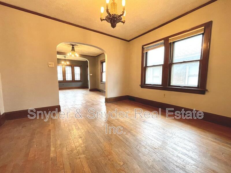 689 Schiller Ave #4 - Photo 5 of 10