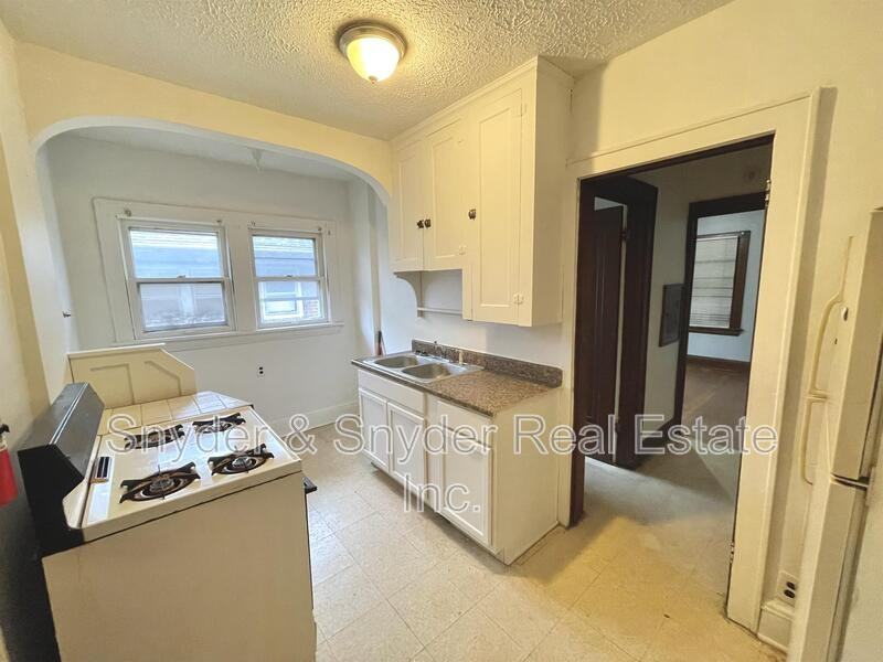 689 Schiller Ave #4 - Photo 6 of 10