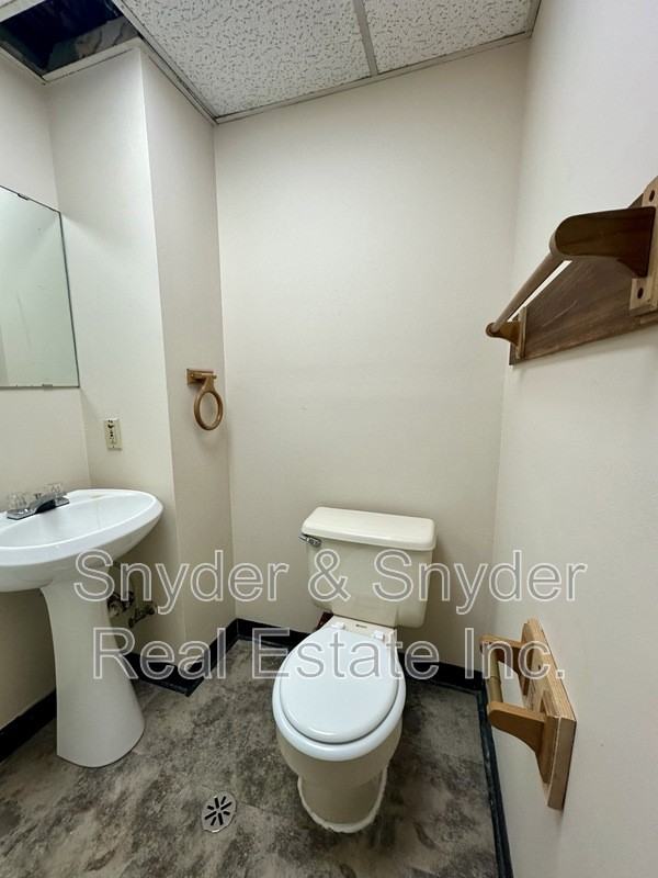 777 W Market St - Photo 6 of 9