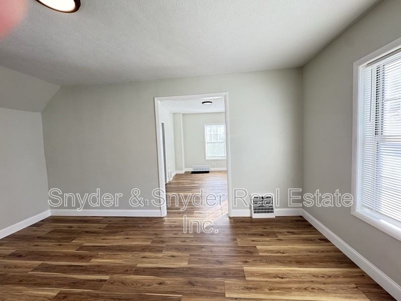 143 Gale St - Photo 4 of 26