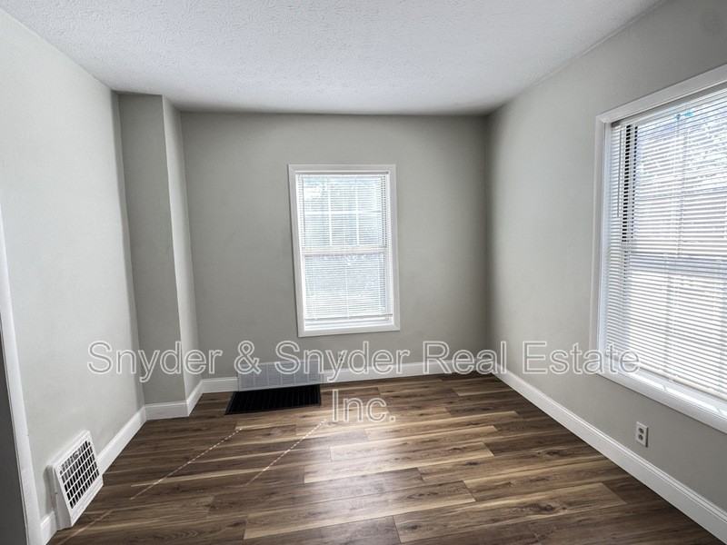 143 Gale St - Photo 6 of 26