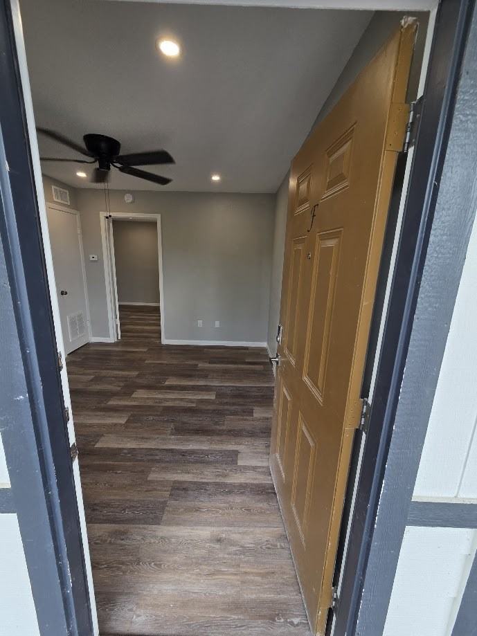 716 Ave I Apts - Photo 2 of 10