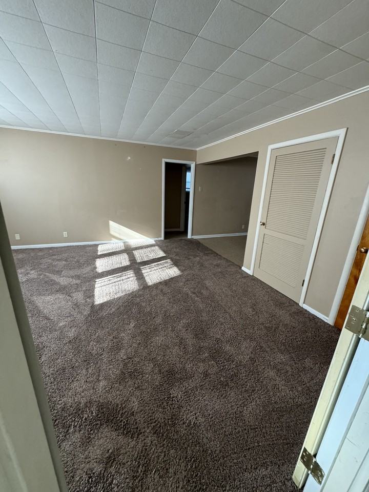 1103 11th Avenue - Photo 6 of 8