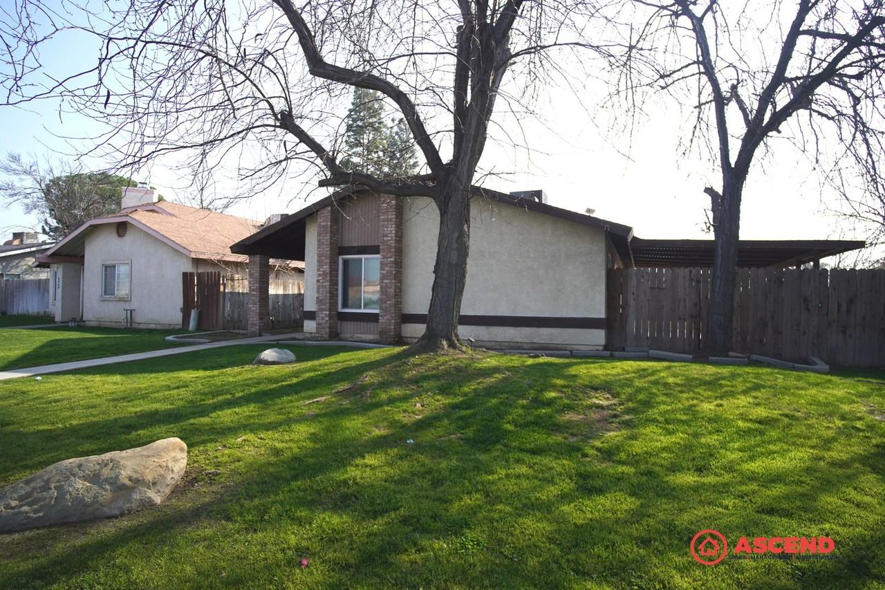 4413 White Ln - Photo 2 of 36