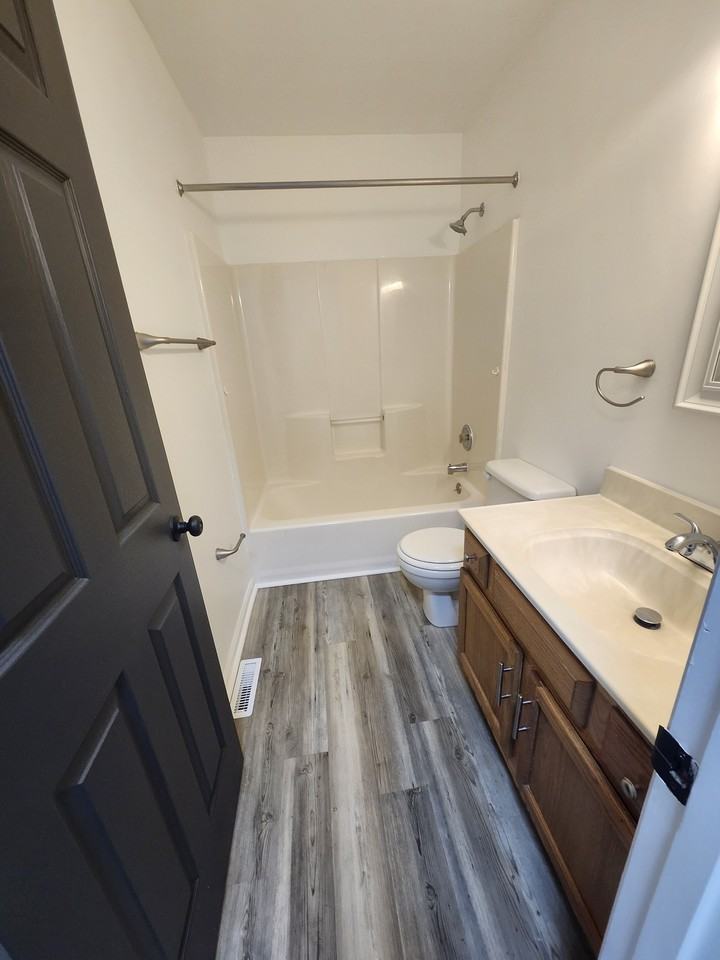 Epperly Apartments - 14 Units - Photo 4 of 10