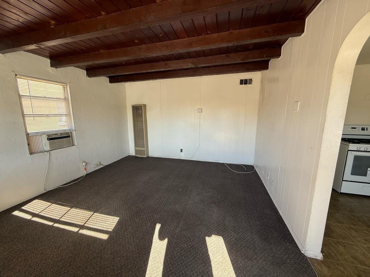 1406 // 5019 E 1st St - Photo 4 of 16