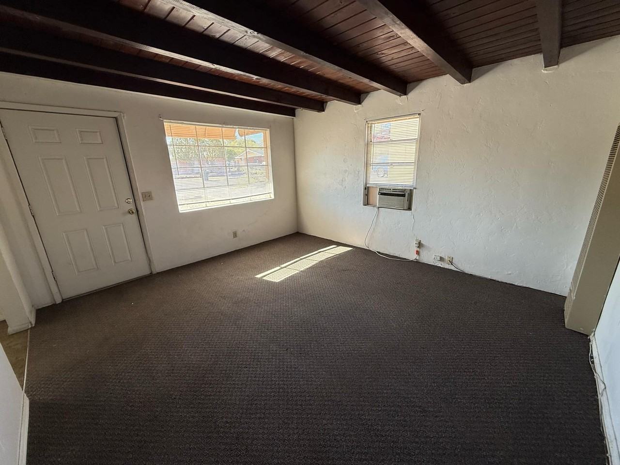 1406 // 5019 E 1st St - Photo 6 of 16