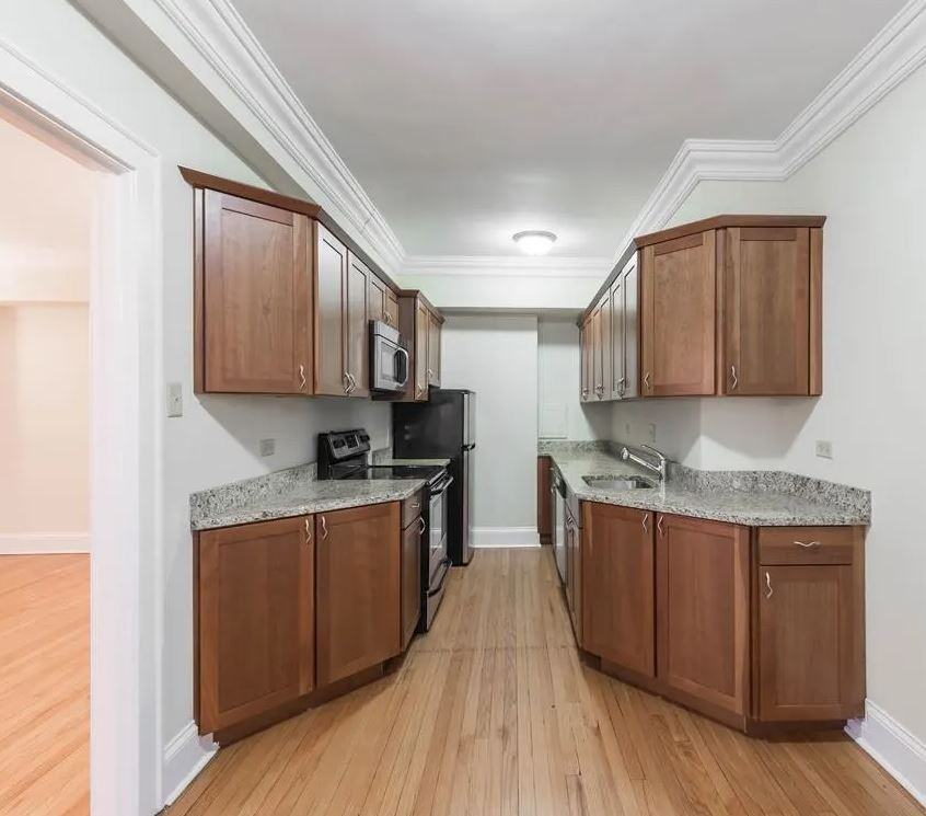 W Fullerton Ave & N Clark St - Photo 2 of 17