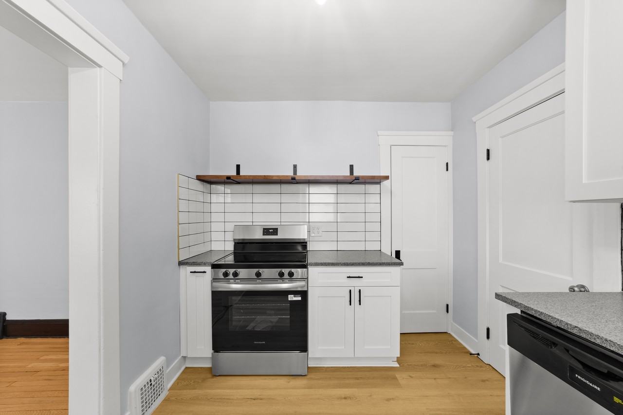 1595 Cohassett Avenue - Photo 2 of 24