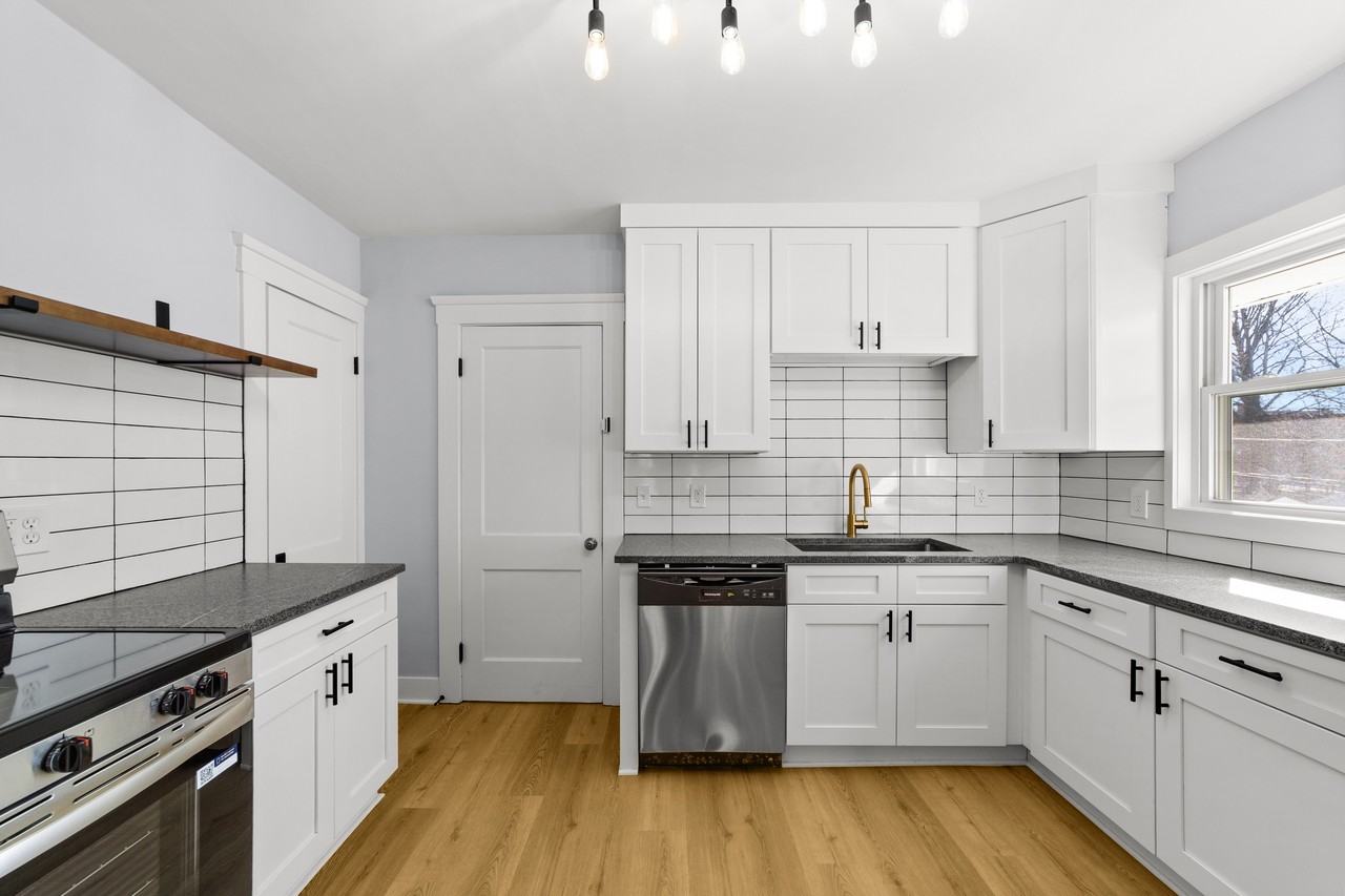 1595 Cohassett Avenue - Photo 3 of 24