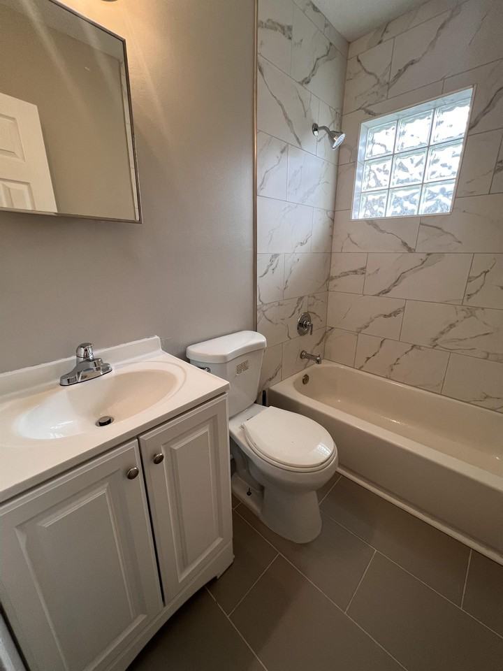 Hank Aaron Apartments - Photo 4 of 50