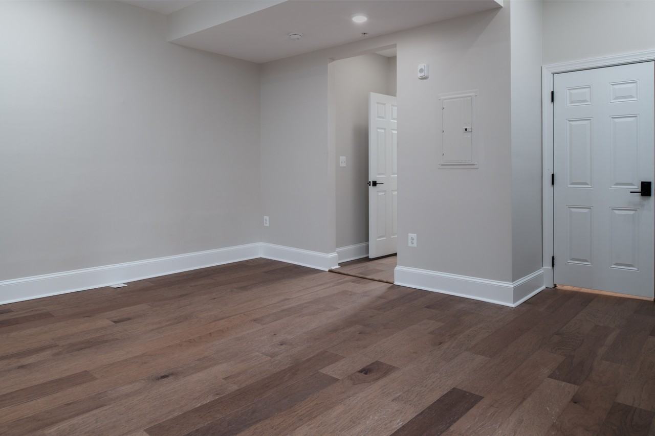 1 East Montgomery Street - Photo 4 of 36