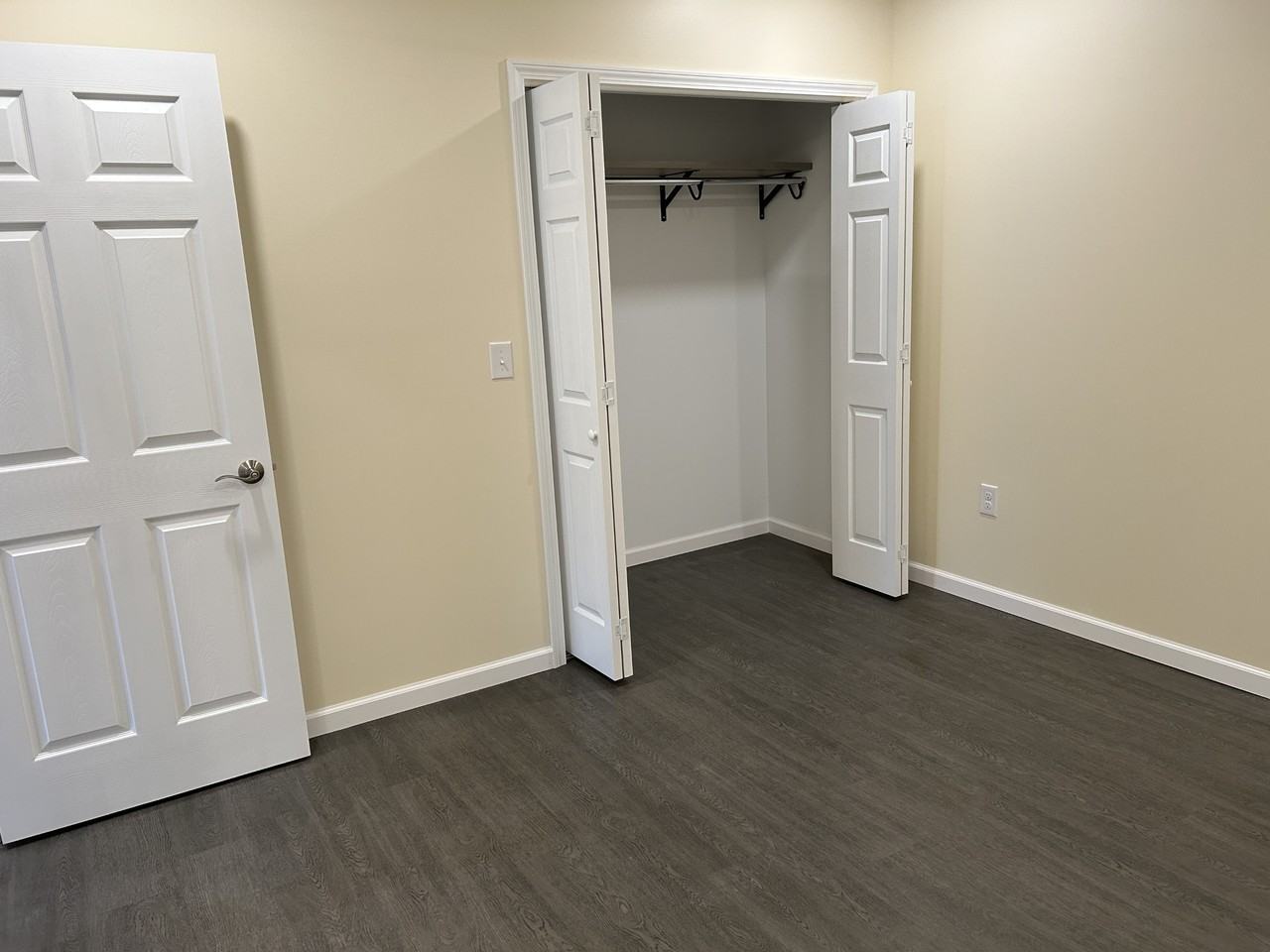 5058 New York 31 - Photo 4 of 9