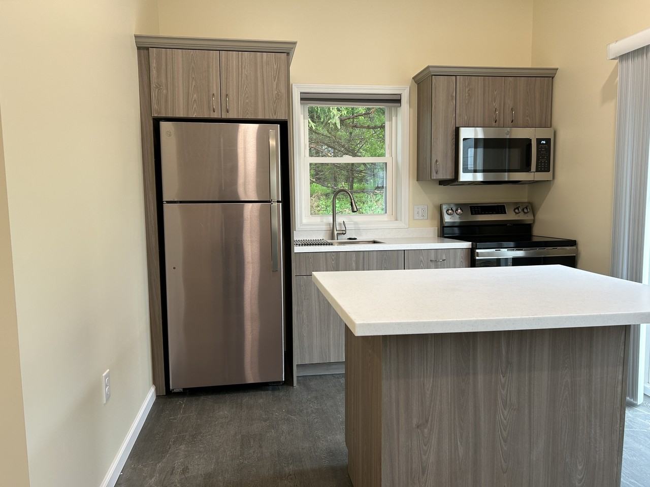 5058 New York 31 - Photo 5 of 9