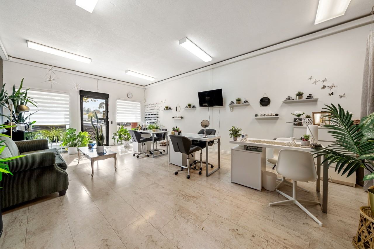 121 1 Street #103 - Photo 2 of 7